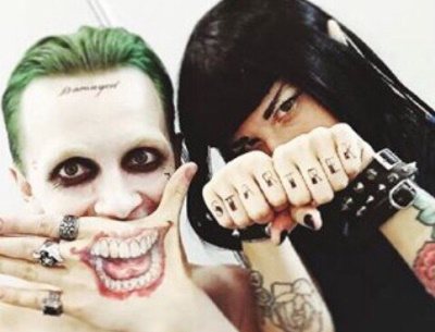 Tatouez le sourire du Joker sur votre bras. Croquis, photos