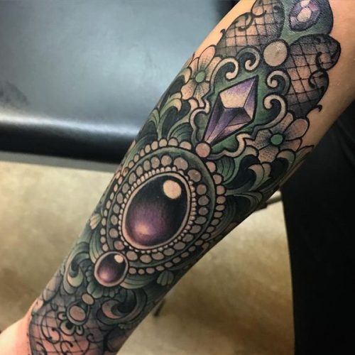 Tatouage dans le style baroque. Esquisses sur le bras, le poignet, la jambe, le dos, la taille. Photo