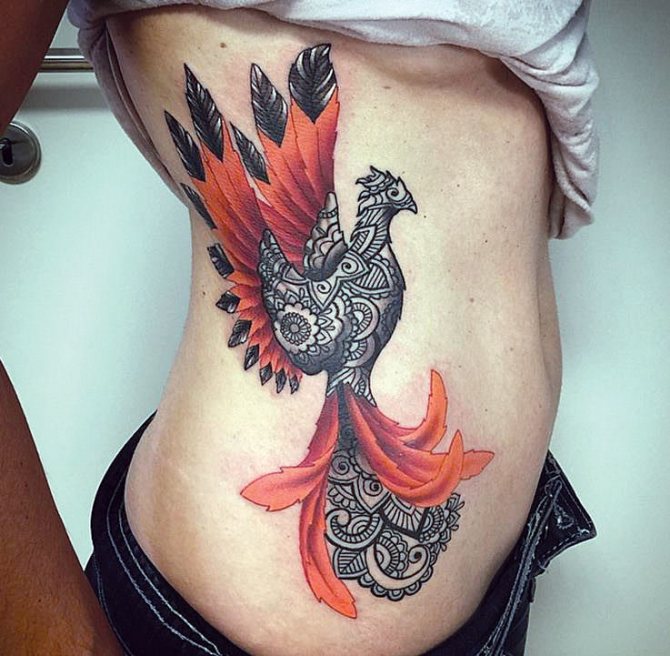 Tatouage en forme de phénix