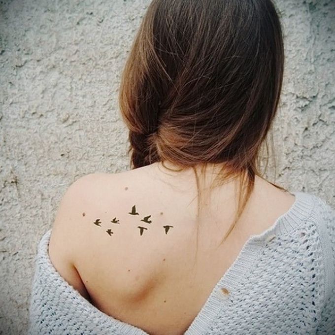 Le tatouage de l'oiseau volant est très populaire