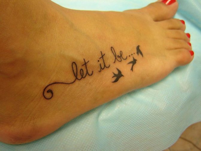 Tatouage sous forme d'inscription