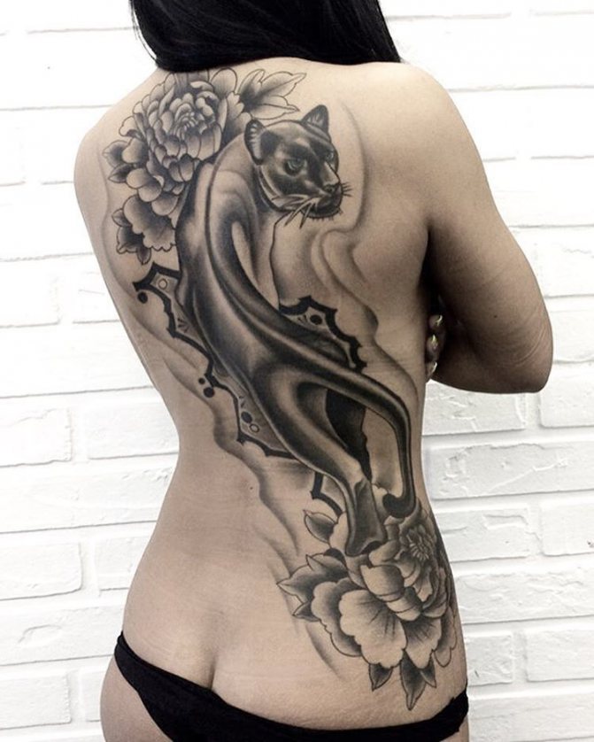 Tatouage en forme de panthère