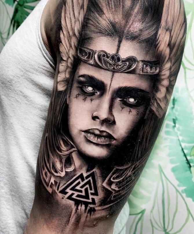 croquis de tatouage Valkyrie pour filles