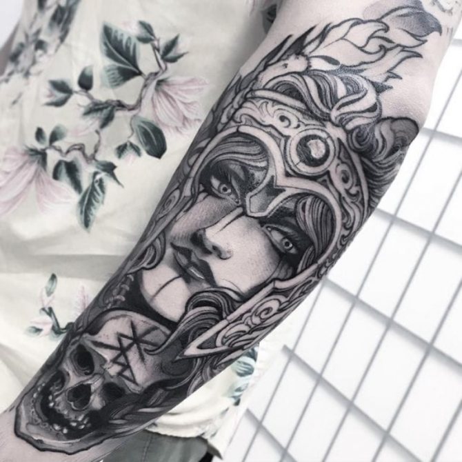 tatouage de Valkyrie sur la main