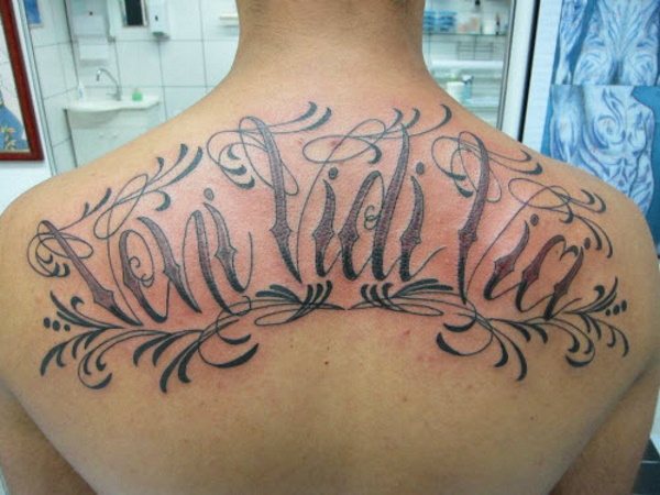 Tattoo Veni, vidi, vici (Venu, vu, conquis !). Esquisse, traduction, signification.