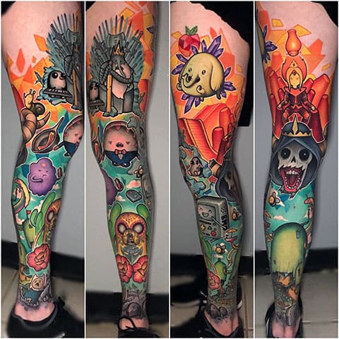 Tatouage d'Adventure Time sur les jambes