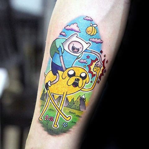Tatouage Adventure Time sur le bras