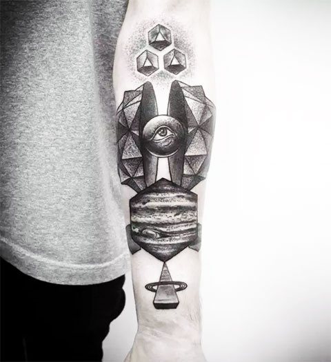 Tatouage d'un œil sur la main