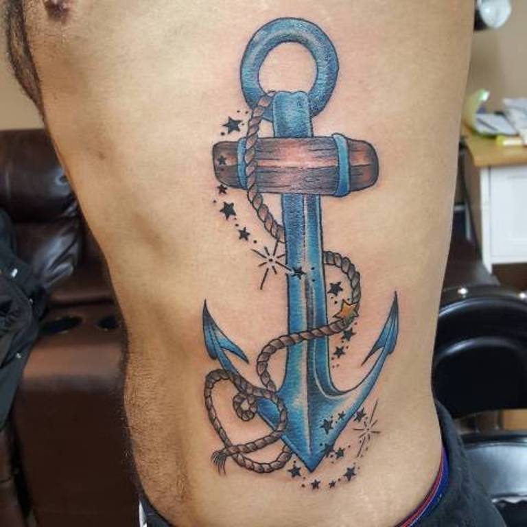 Ancre de tatouage sur le côté