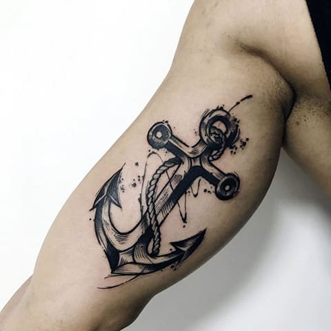 Tatouage d'une ancre sur la main
