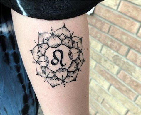 Tatouage signe du zodiaque un lion dans une fleur