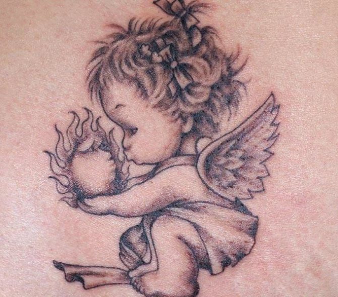 Tatouage d'un ange gardien sur son bras