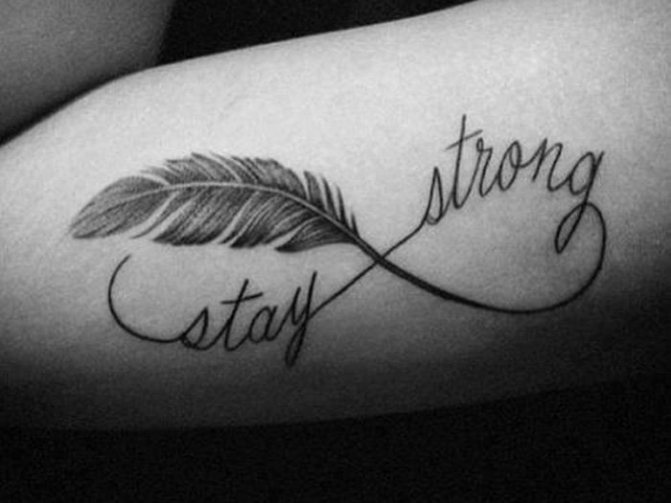 Tatouage de l'infini avec un stylo