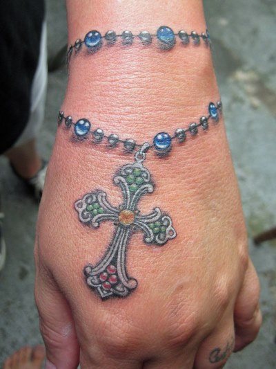 Bracelet de tatouage à la main pour les filles. Signification du tatouage, fleur, photo