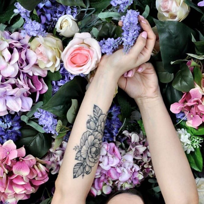 Tatouage de fleurs pour les filles
