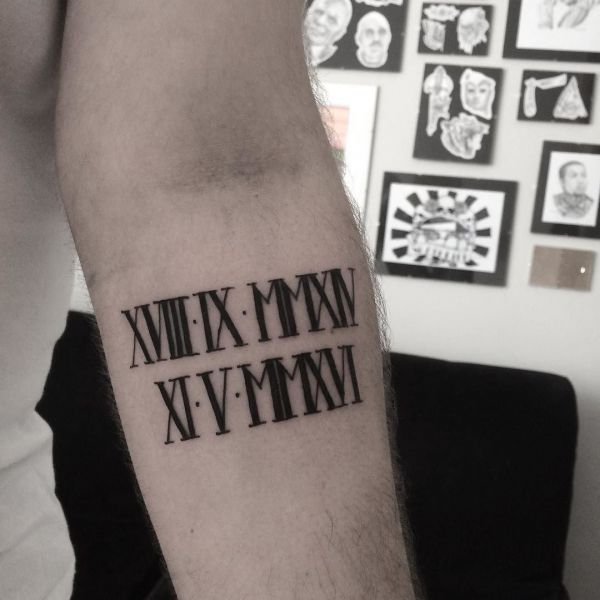 Tatouage de la date en chiffres romains