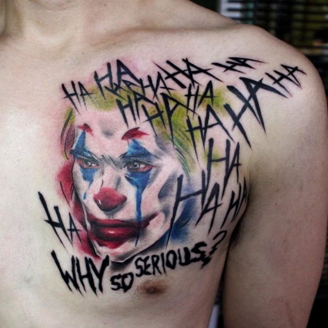 Tatouage du Joker sur son bras
