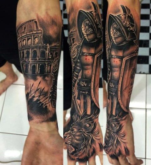 Tatouage d'un gladiateur sur le bras