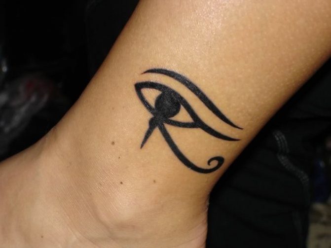 Tatouage Eye Mountain.