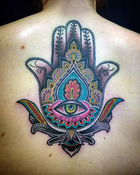 Tatouage Khan Khamsa sur le dos
