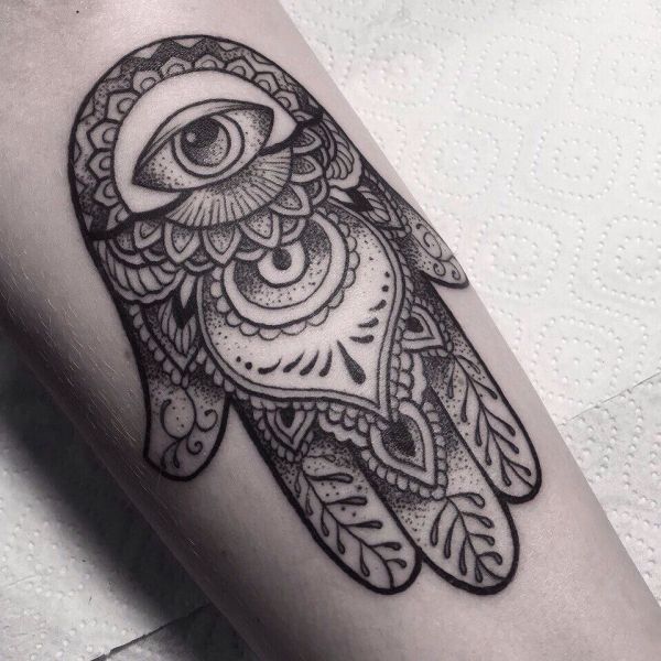 Tatouage Hamsa à motifs