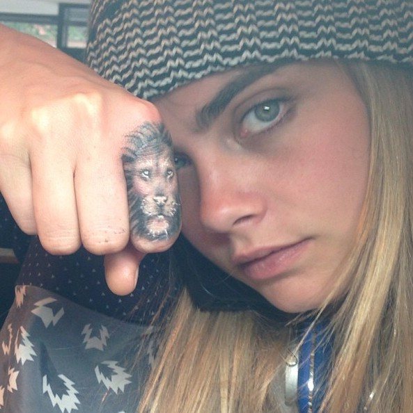 Tatouage de Cara Delevingne