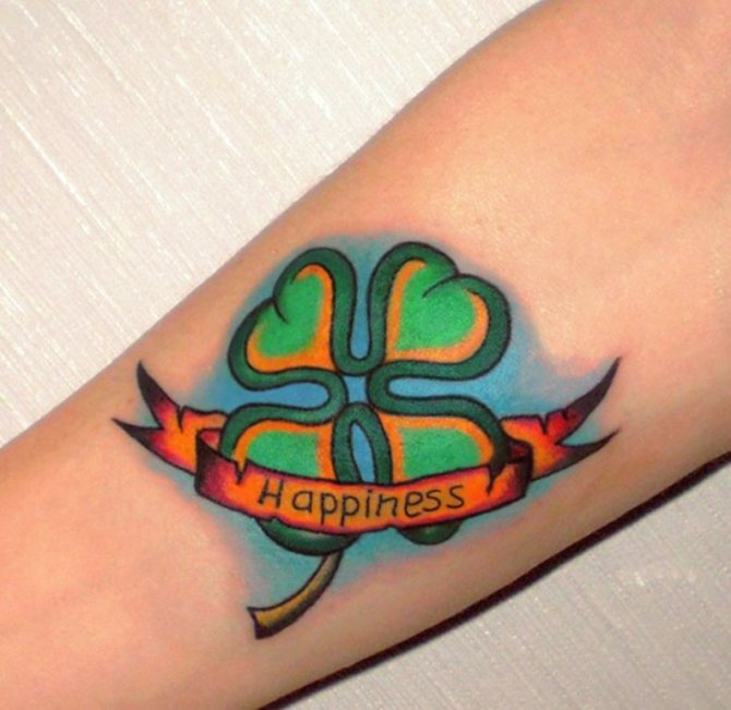 Tatouage d'un trèfle