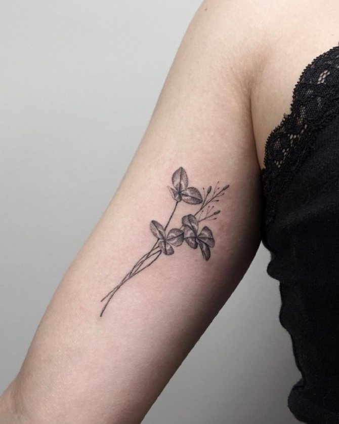 Tatouage d'un trèfle