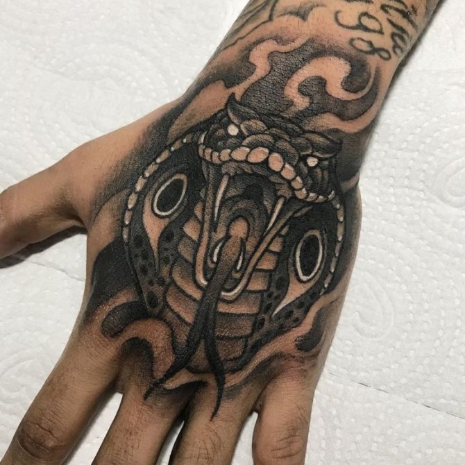 tatouage cobra