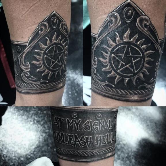 Tatouage des lats sur le poignet
