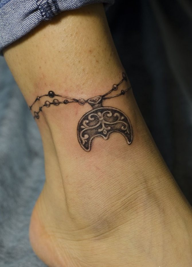 Tatouage de l'alcool à brûler contre le mauvais œil