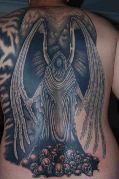 Tattoo Lucifer - histoire, description complète, emplacement, options croquis, photos intéressantes.