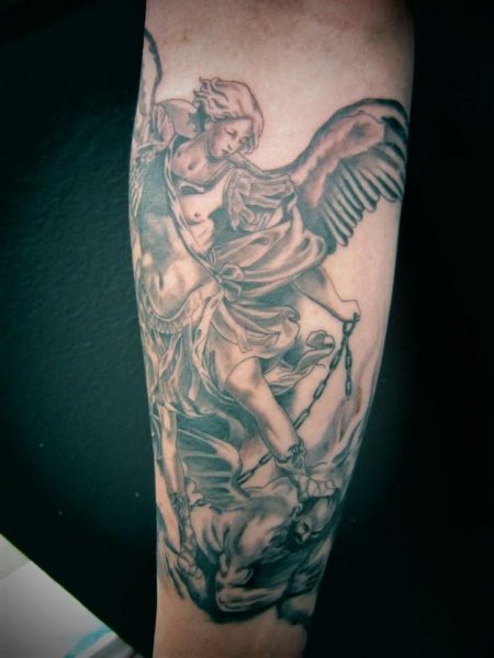 Lucifer tattoo - histoire, description complète, emplacement, variantes de motifs, photos intéressantes