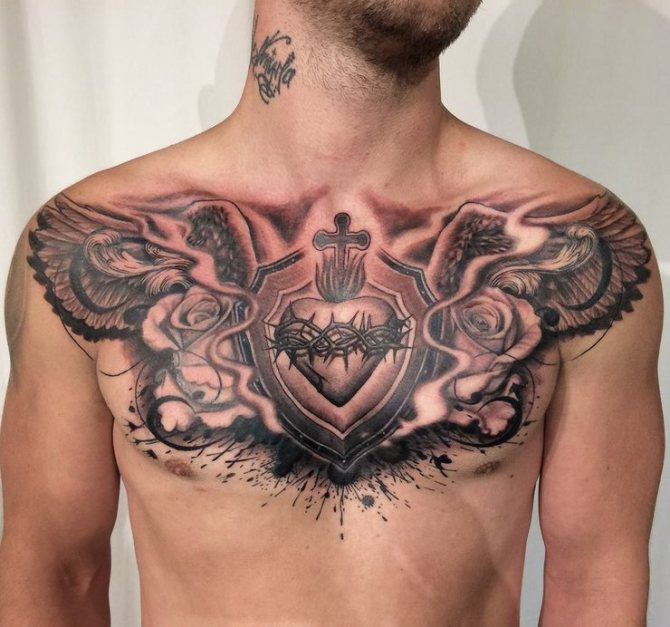 Tatouage sur la poitrine pour les hommes
