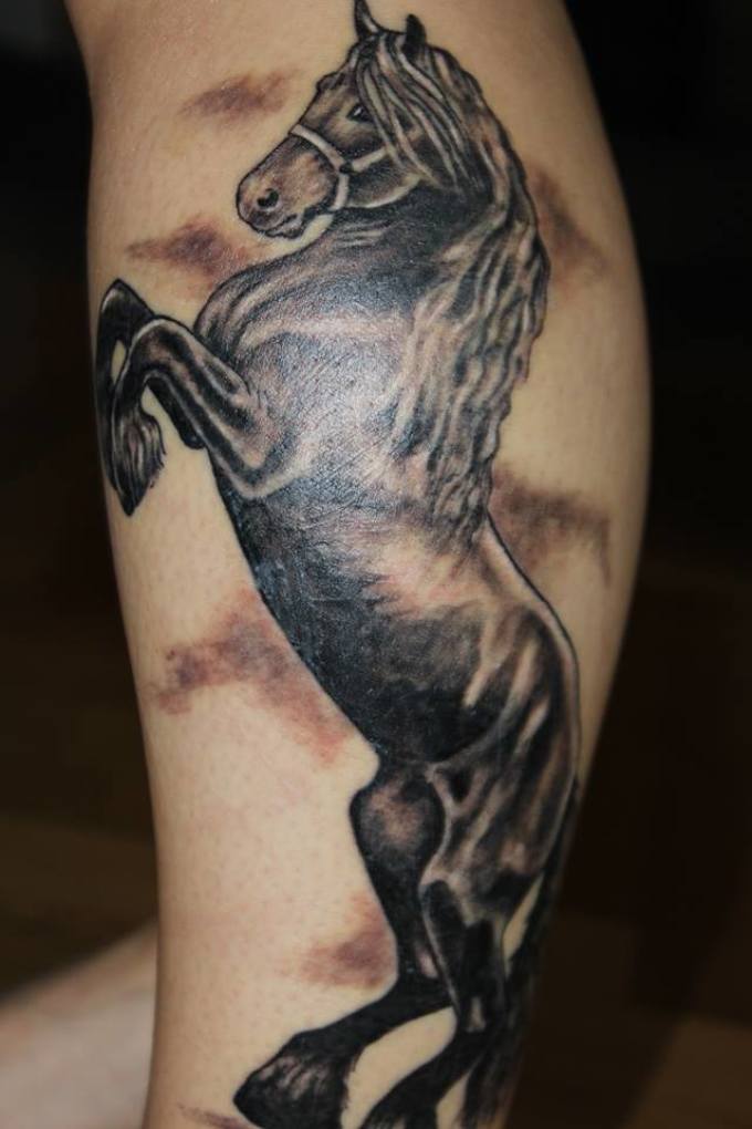 Tatouage du jarret en forme de cheval