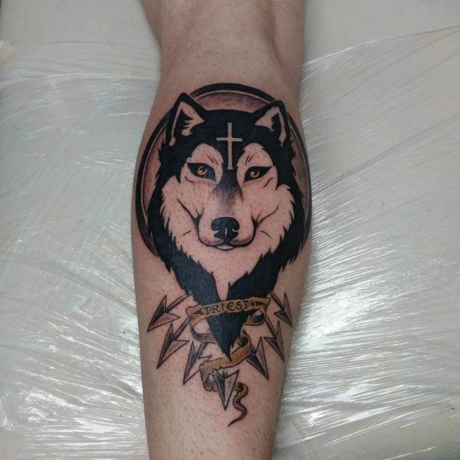 Tatouage du tibia en forme de loup
