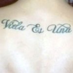 la vida es una lucha (la vie est une lutte) tatouage espagnol