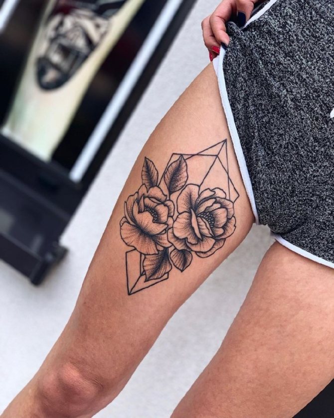 Tatouage sur la jambe d'une fille