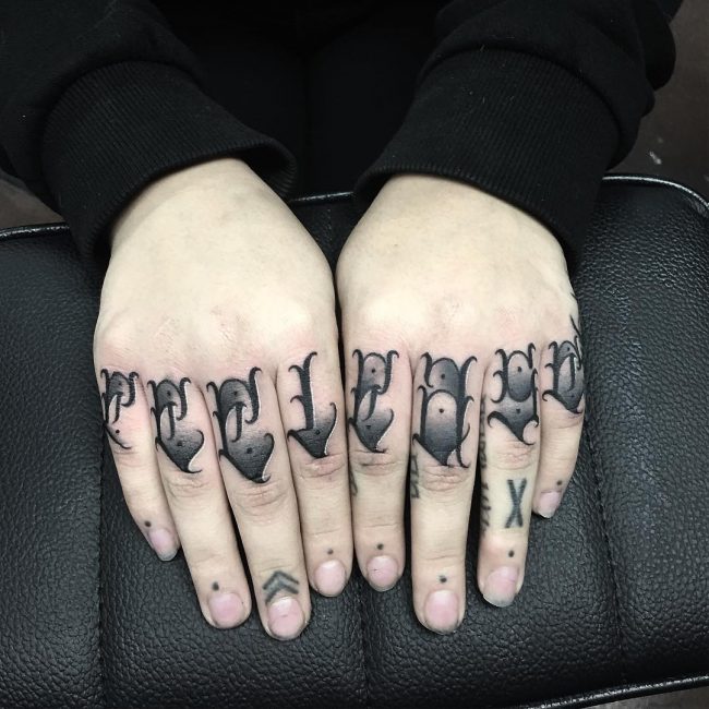 tatouage sur les doigts