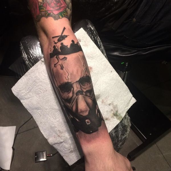 Tatouage du mal sur l'avant-bras