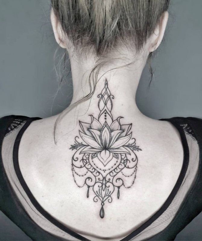 Tatouage du cou