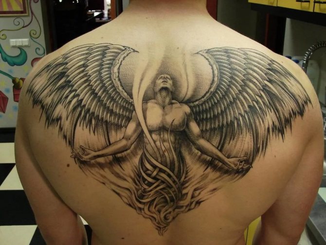 Tatouage dans le dos