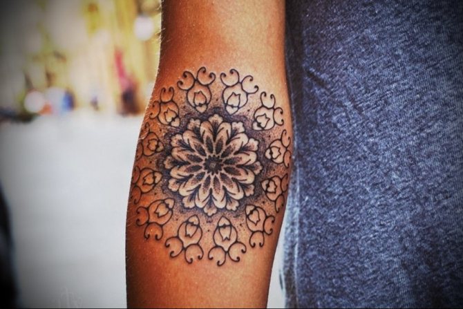 Tatouage amulette mandala