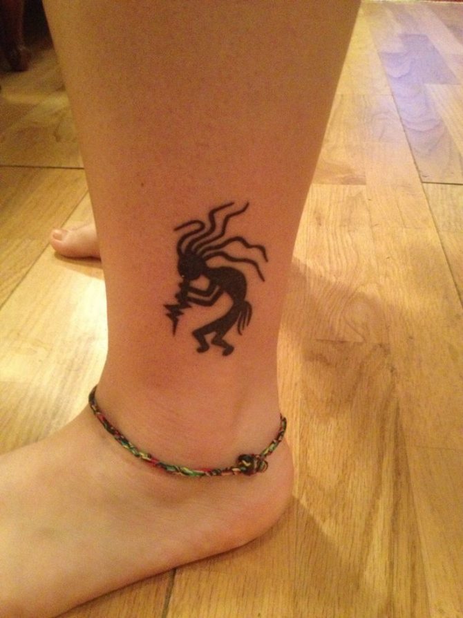Amulette tatouage amulette en forme de kokopelli