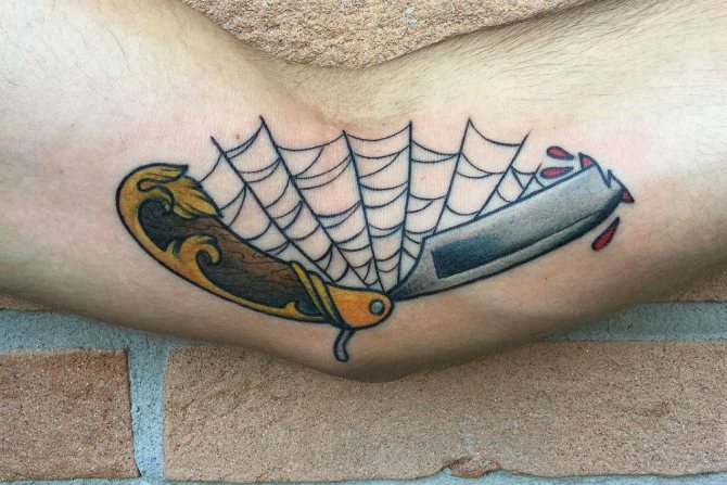 tatouage toile d'araignée