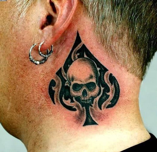 Tattoo of Spades. Signification de la combinaison de pique chez les femmes et les hommes.