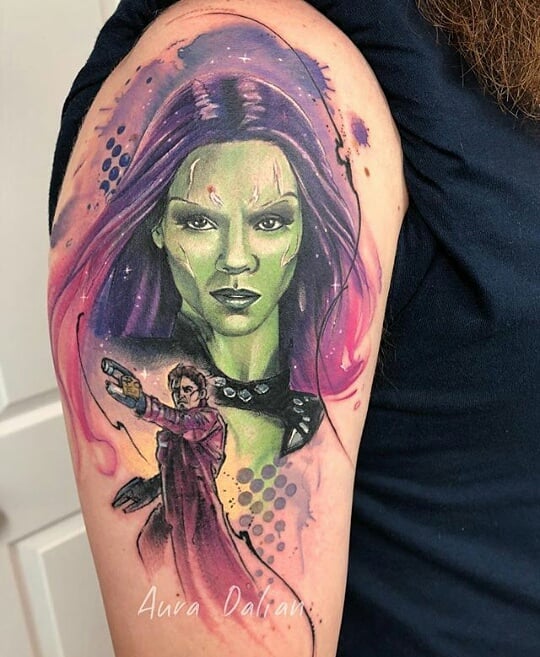 Tatouage de Peter Quill et Gomorrah sur l'épaule