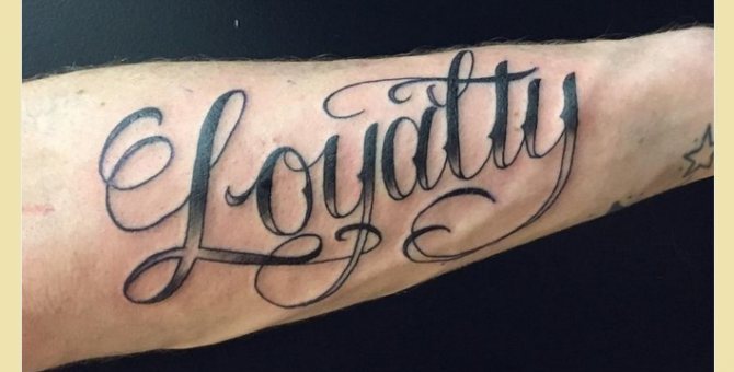 Tatouage de famille : inscription Fidélité