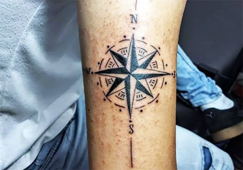 Tatouage de la rose des vents - Photo
