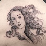 Tatouage de la naissance de Vénus dans le dos